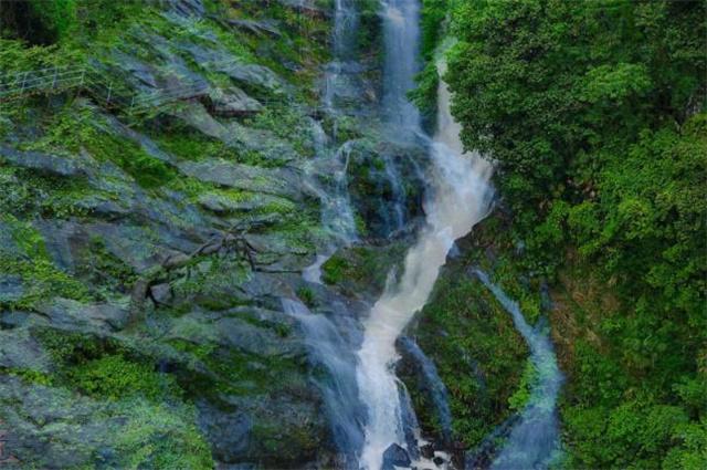 渝万高铁兴庙村隧道掘进突破2000米